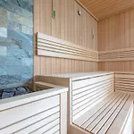 Klifowa 11 *
